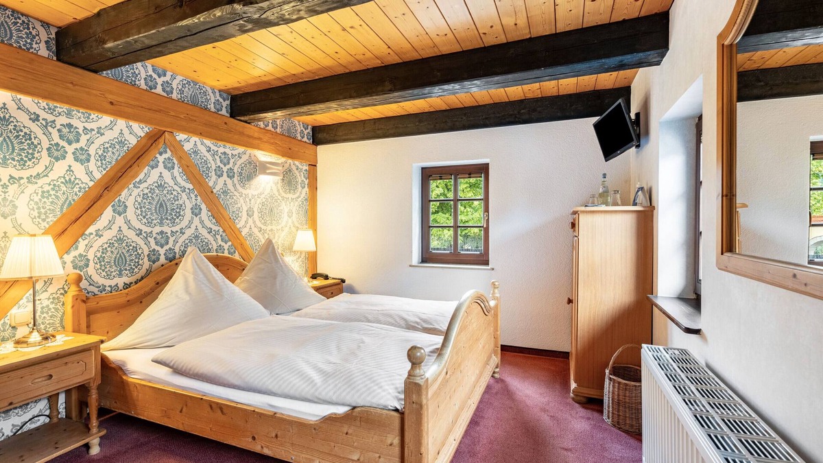 Soernewitz Apartment | Room 'Doppelzimmer Im Weinrestaurant' with Shared Garden and Wi-Fi