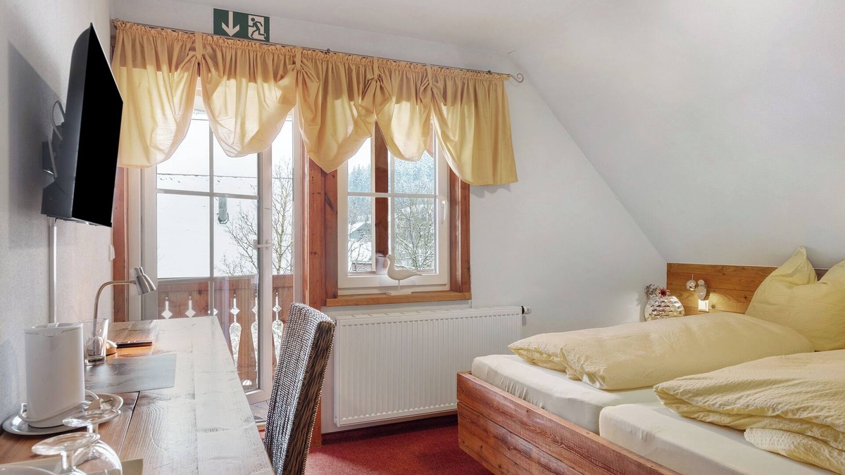 Sankt Georgen im Schwarzwald Apartment | Room 'Doppelzimmer Mit Balkon 24' with Shared Garden, Balcony and Wi-Fi