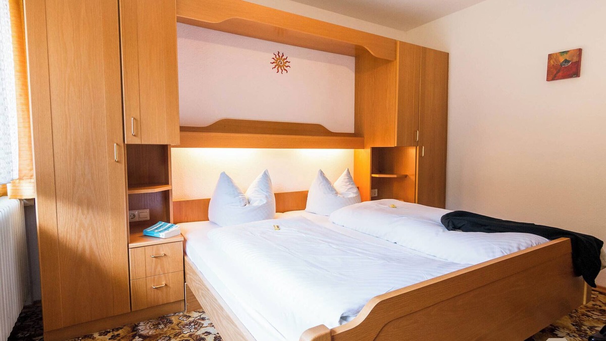 Altensteig Apartment | Room 'Doppelzimmer' with Shared Terrace, Balcony and Wi-Fi