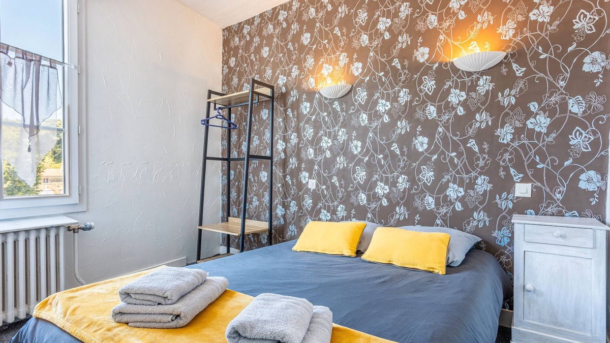 Saint-Vincent-Sterlanges Apartment | Room 'Double - No.07' with Wi-Fi