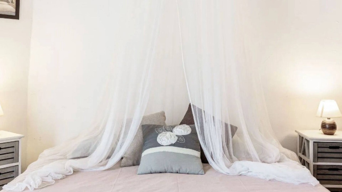 L'Epine Apartment | Room 'Edelweiss' with Private Terrace, Shared Garden and Wi-Fi