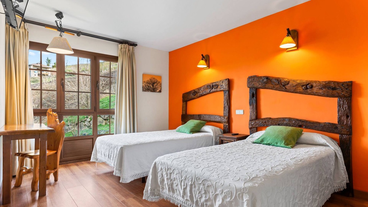 Gamonedo Apartment | Room 'El Nogal' with Shared Pool, Shared Garden and Wi-Fi