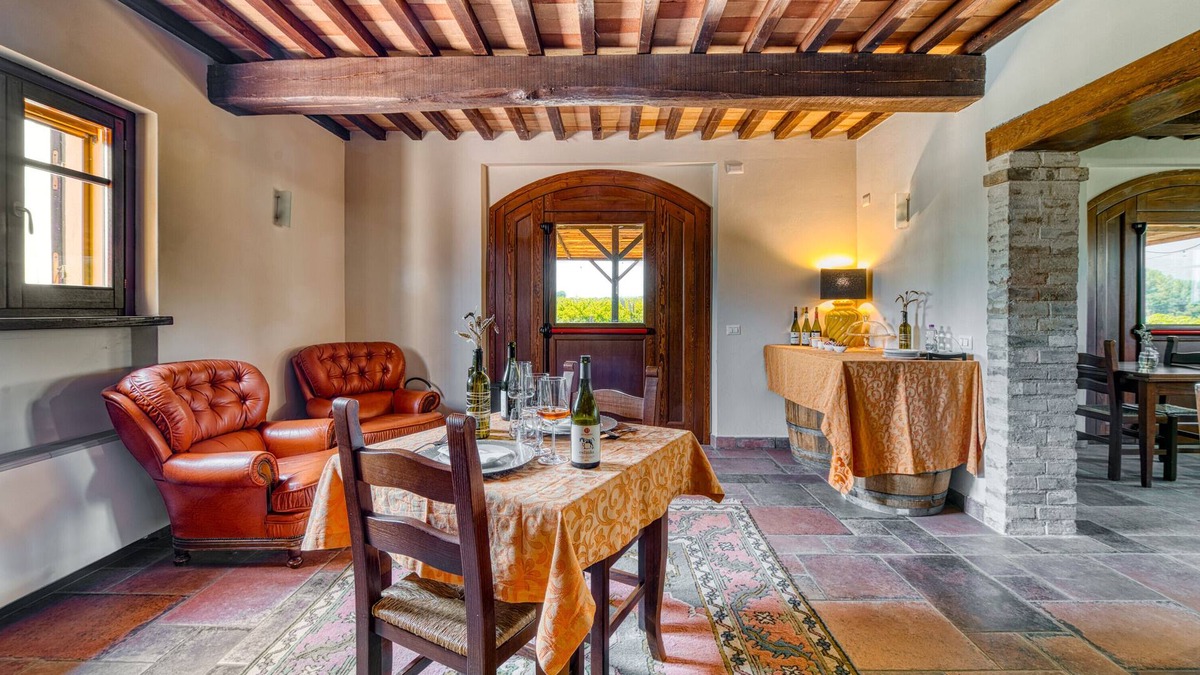 Montefalco Apartment | Room 'Esimio' with Shared Garden, Wi-Fi and Air Conditioning