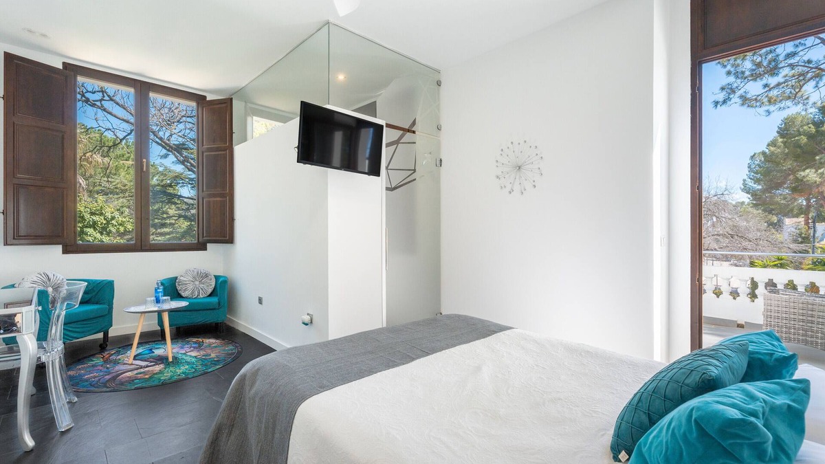 Navajas Apartment | Room 'Esmeralda' with Mountain View, Wi-Fi and Air Conditioning