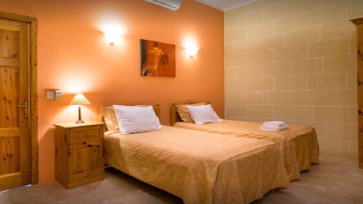 Ta' Għammar Bed & Breakfast | ROOM FOR 4 PEOPLE WITH BATHROOM