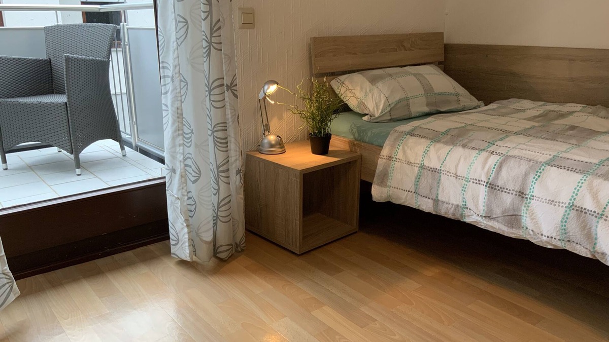 Weiterstadt Bed & Breakfast | Room for fitters with shared bathroom and balcony