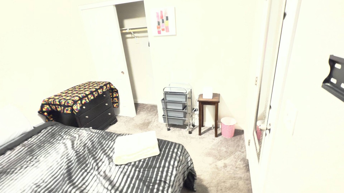 Downtown Las Vegas House | Room for ladies only