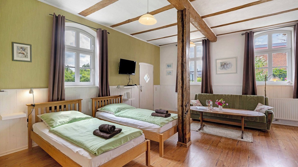 Schlagsdorf Apartment | Room 'Grünes Zimmer' with Shared Garden and Wi-Fi