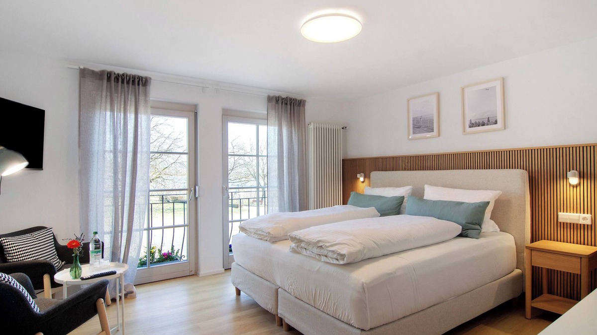 Lippertsreute Apartment | Room 'Hagnau' with Shared Terrace, Shared Garden and Wi-Fi