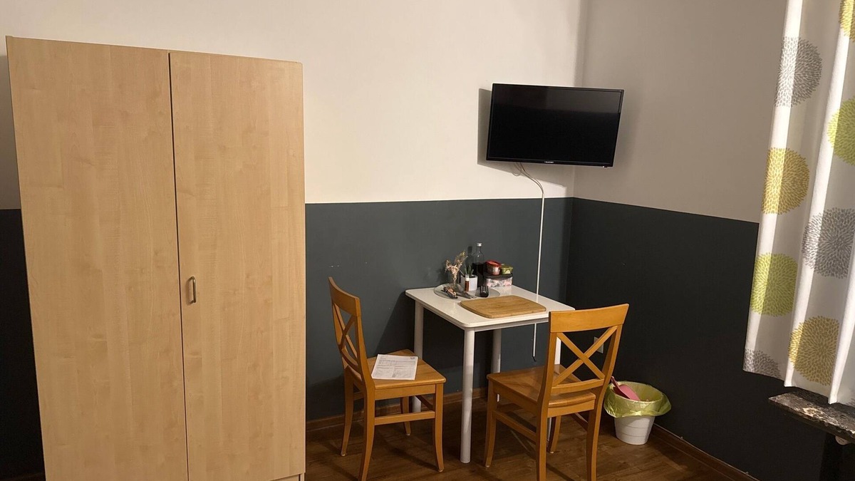 Lingen Apartment | Room 'Haus Erika 1' with Shared Terrace and Wi-Fi