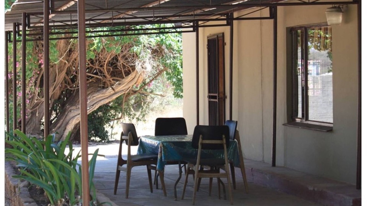 Lephalale House | Room-homely Room in Peaceful and Comfort