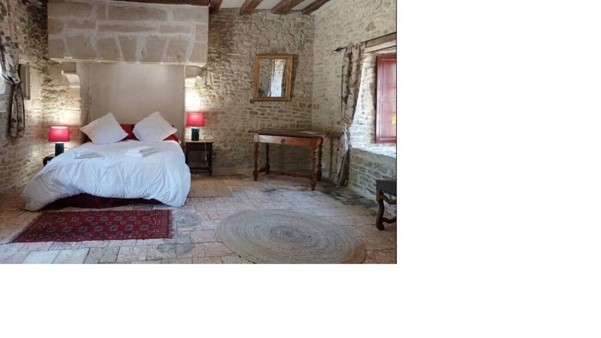 Mauvieres Bed & Breakfast | Room in 15th-century castle tower
