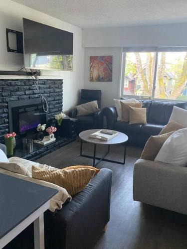 Kitsilano House | Room in an upper level 4 bedroom-1bathroom home on a quiet tree lined street