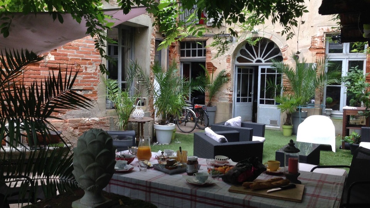 Moissac House | room in Bed and Breakfast in the City Center of Moissac