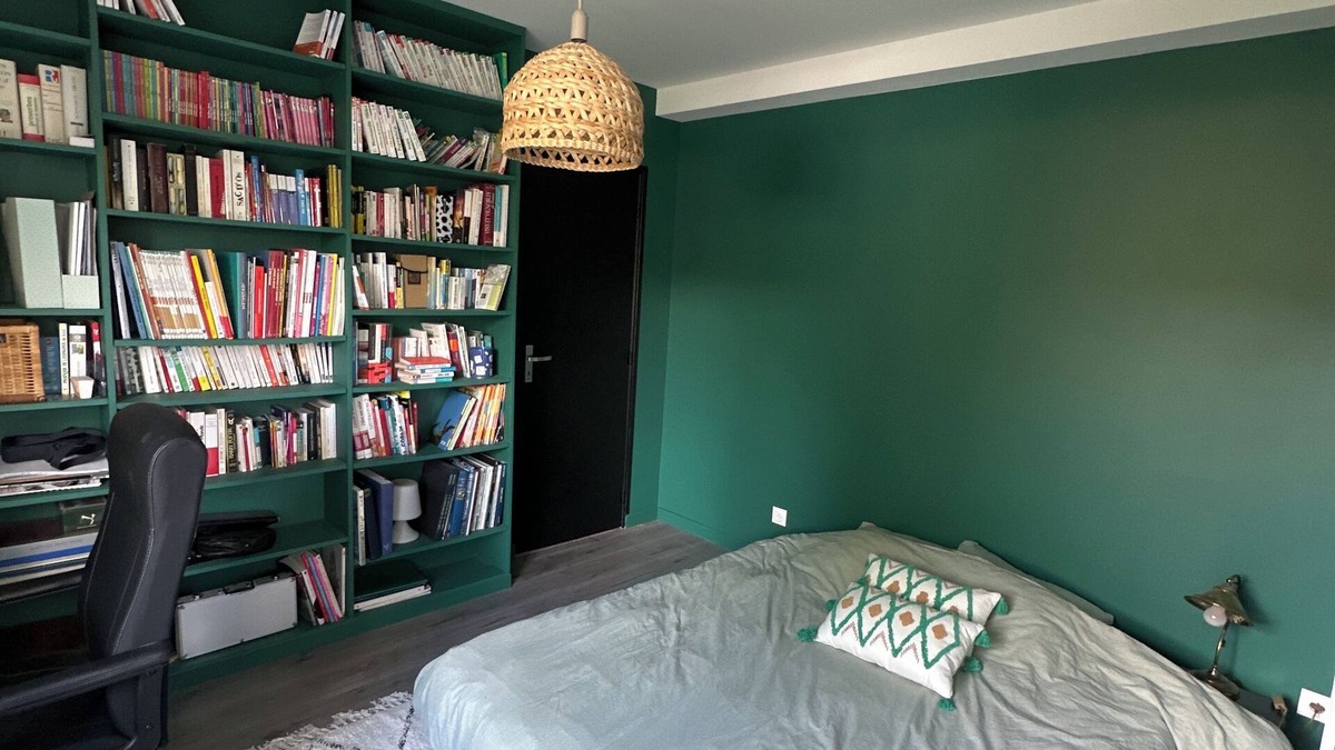 Sarge-les-le-Mans Bed & Breakfast | Room in contemporary house with swimming pool