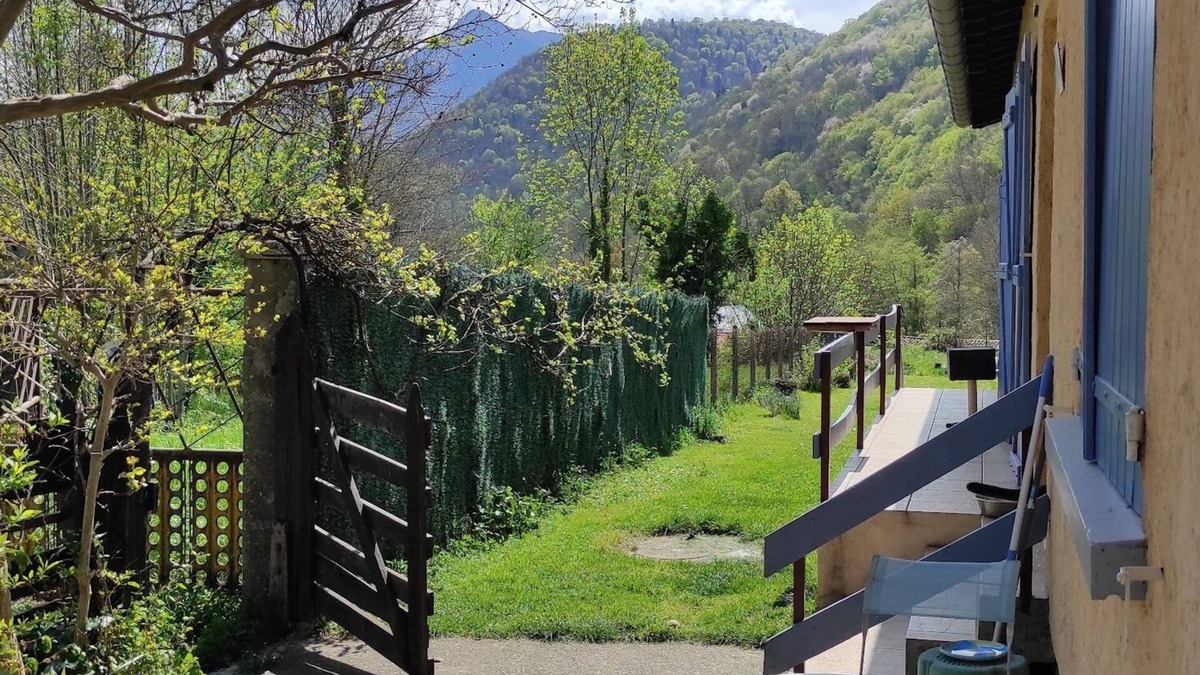 Aspet House | Room in quiet villa with mountain view