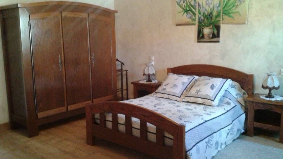 La Berthenoux Bed & Breakfast | Room in renovated farmhouse - Nature and comfort with parking