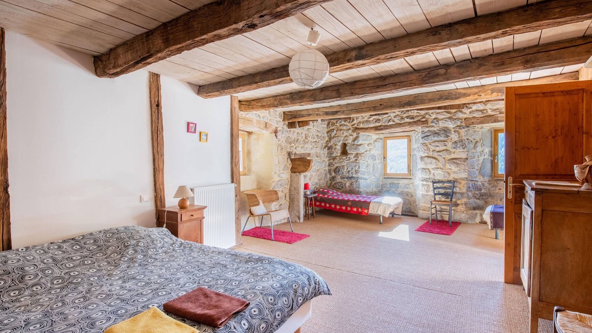 Valgorge Apartment | Room 'La Ferme De Chalas - Coucoulude' with Shared Pool, Shared Terrace and Wi-Fi