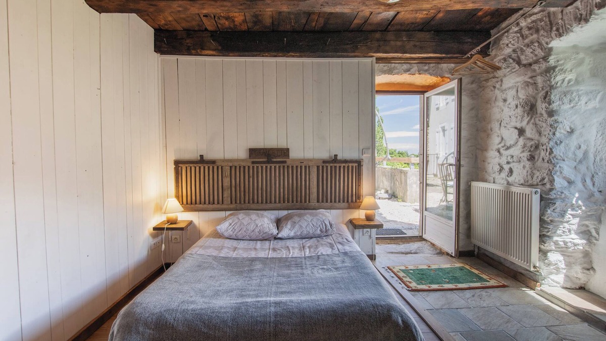 Valgorge Apartment | Room 'La Ferme De Chalas - Grangette' with Shared Pool, Shared Terrace and Wi-Fi