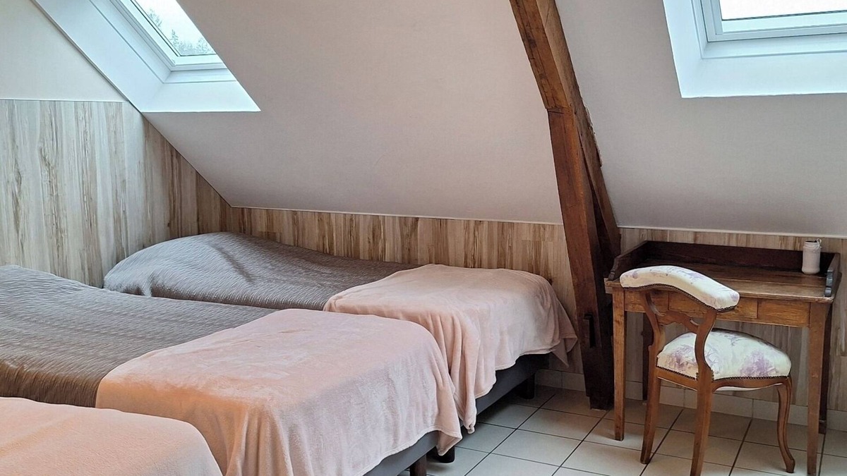 Fye Apartment | Room 'Le Meslay N°9 - Chambre 4 Pers' with Shared Terrace, Shared Garden and Wi-Fi