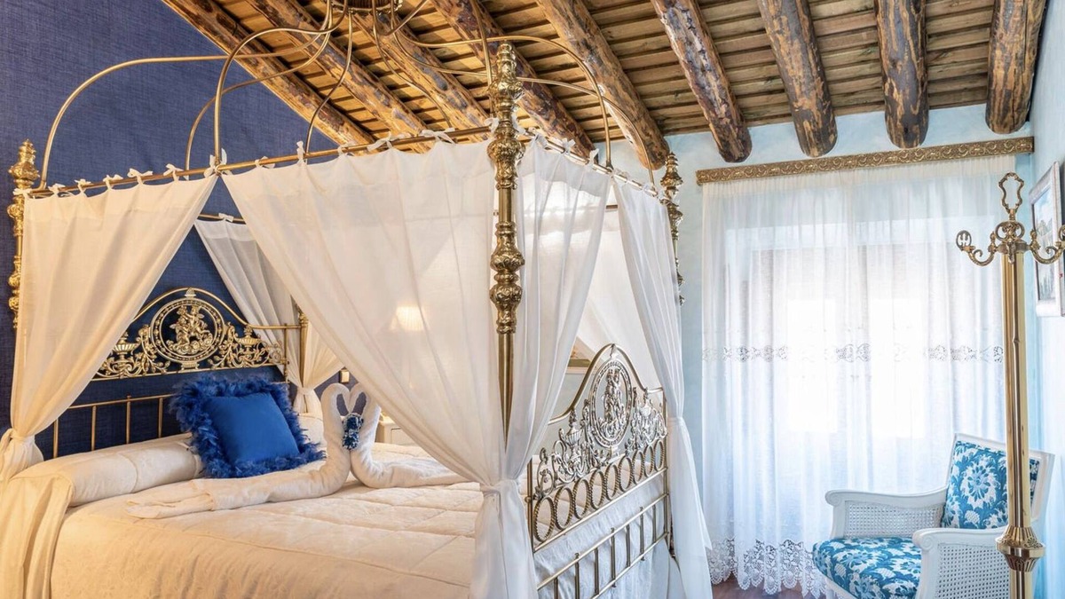 Noves Apartment | Room 'Leonor' with Shared Pool, Shared Terrace and Wi-Fi