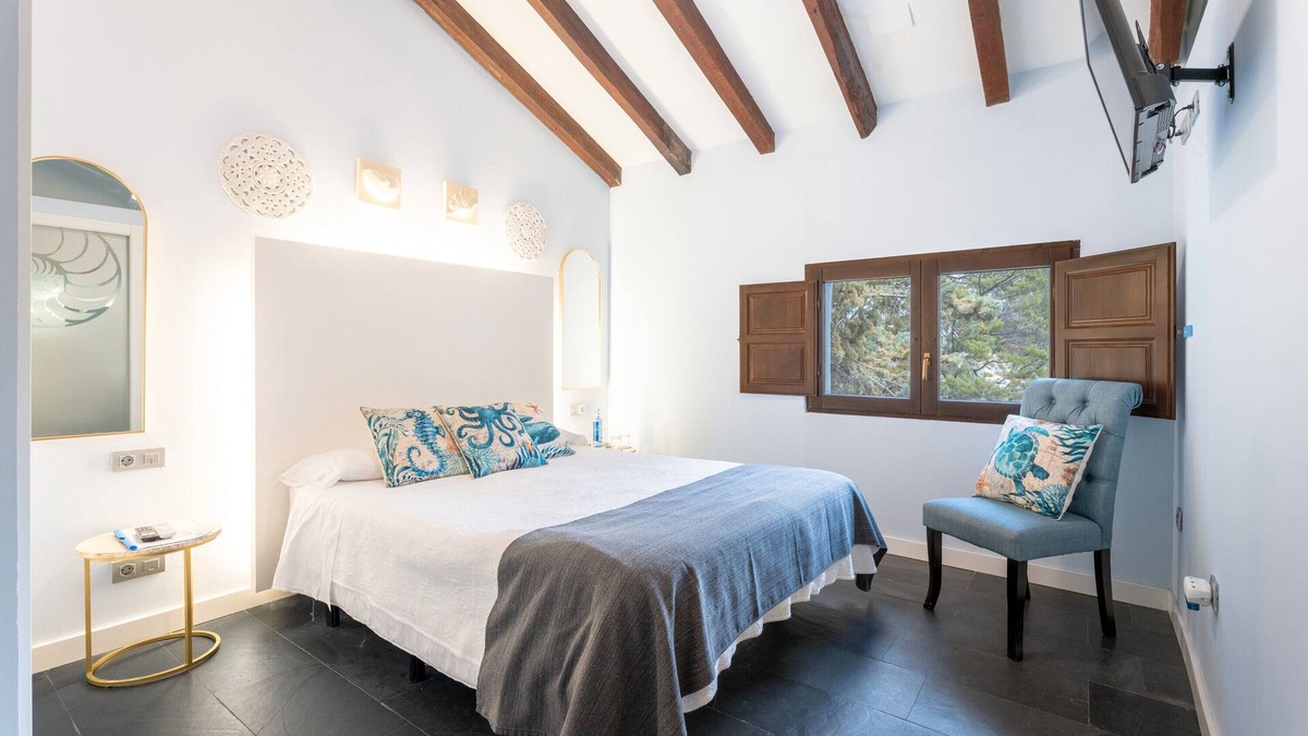Navajas Apartment | Room 'Mar' with Mountain View, Wi-Fi and Air Conditioning