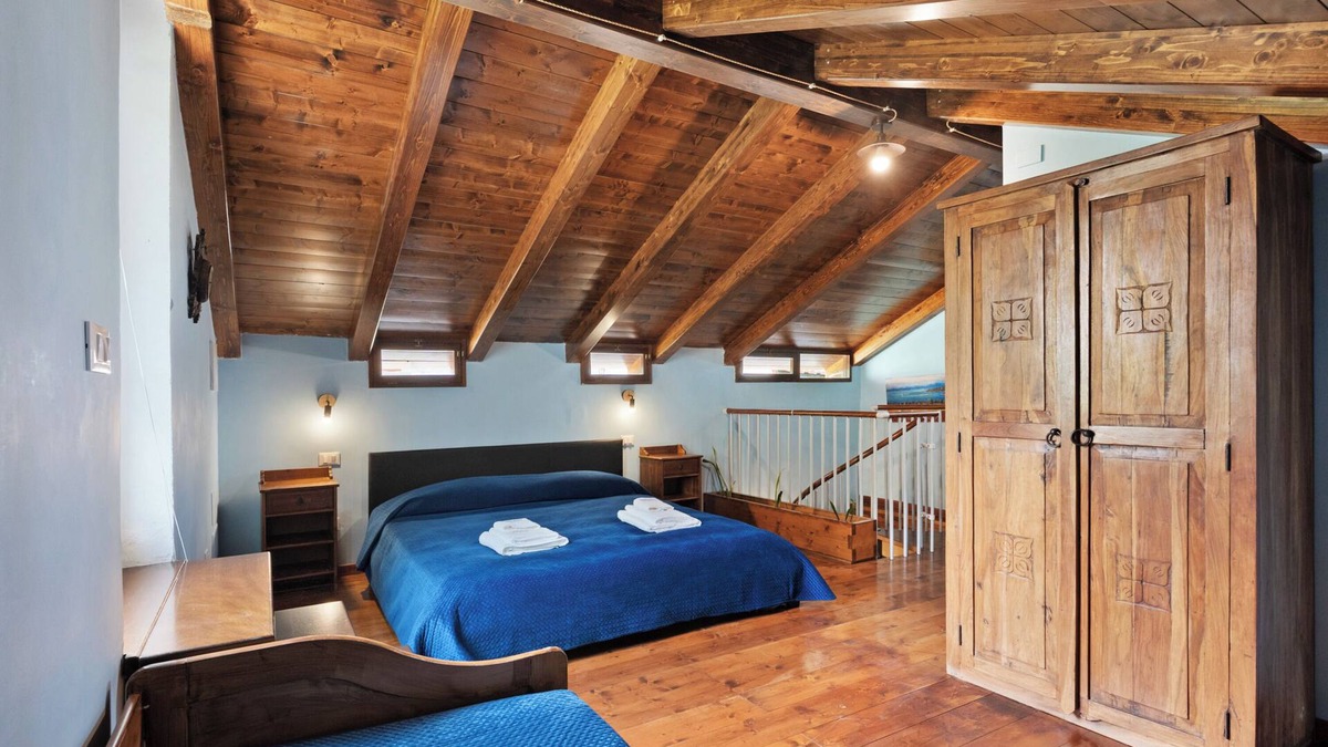 Meta Apartment | Room 'Matrimoniale Mansardata' with Shared Terrace, Wi-Fi and Air Conditioning