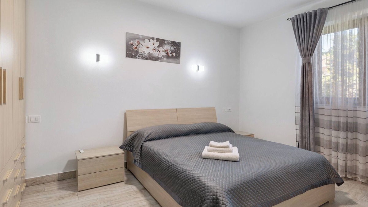 Cervere Apartment | Room 'Mimosa' with Shared Terrace, Wi-Fi and Air Conditioning
