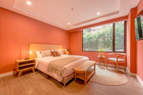 Los Naranjos Apartment | Room Modern Elegance Just Steps from El Tesoro 306