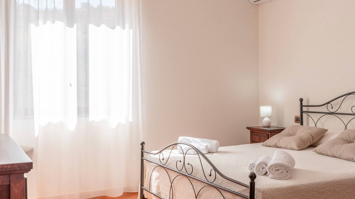 Montallegro Apartment | Room 'Monte Suso' with sea view, shared terrace and air conditioning