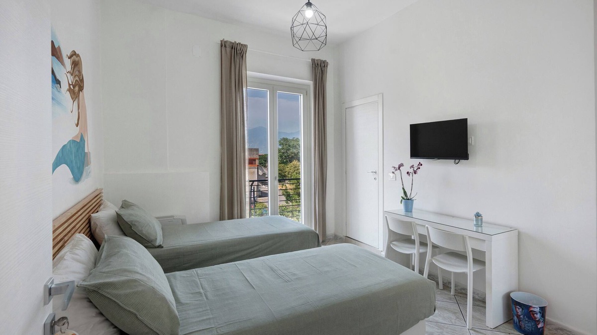 Pagani Bed & Breakfast | Room 'Napoli' with Shared Terrace, Wi-Fi and Air Conditioning