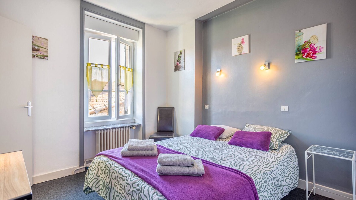Saint-Vincent-Sterlanges Apartment | Room 'N°10' with Wi-Fi