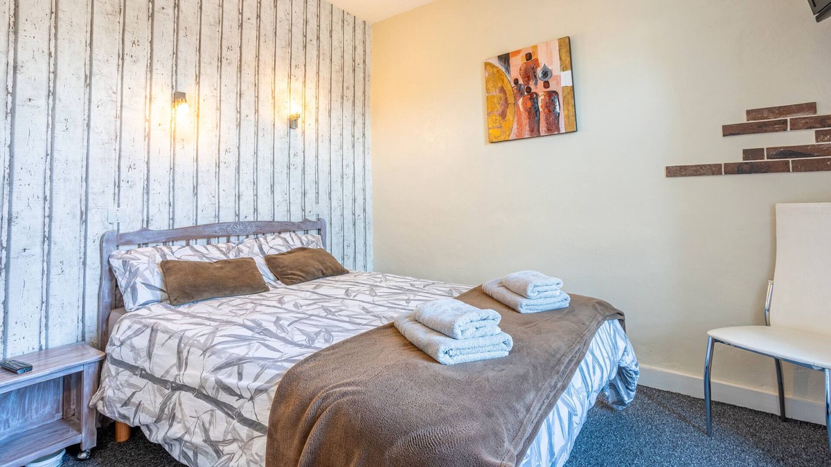 Saint-Vincent-Sterlanges Apartment | Room 'N°11' with Wi-Fi