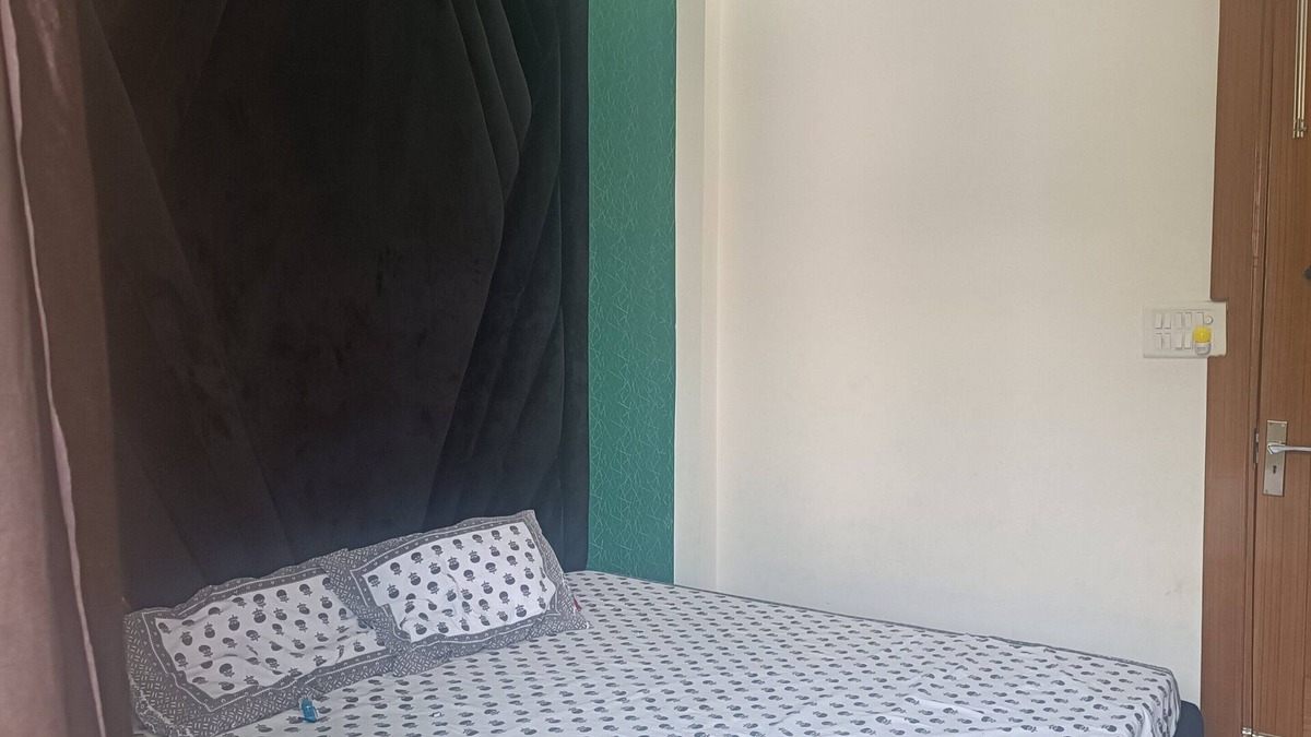 Indirapuram Apartment | Room near sec 62