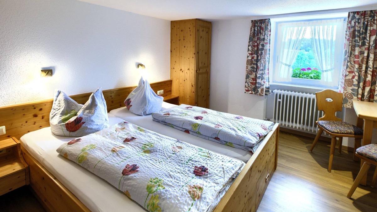 Grafenhausen Apartment | Room 'Nr 4' with Mountain View, Shared Garden and Wi-Fi