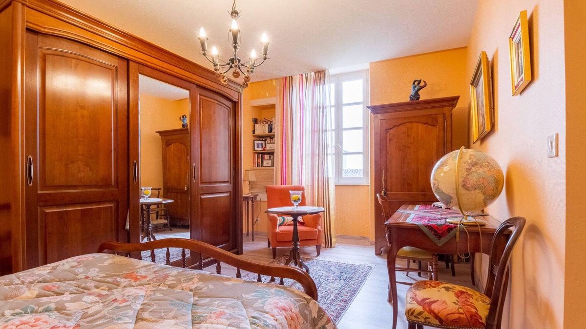 Tournecoupe House | Room ORANGE, Bed and Breakfast Saint Roch, indoor heated pool