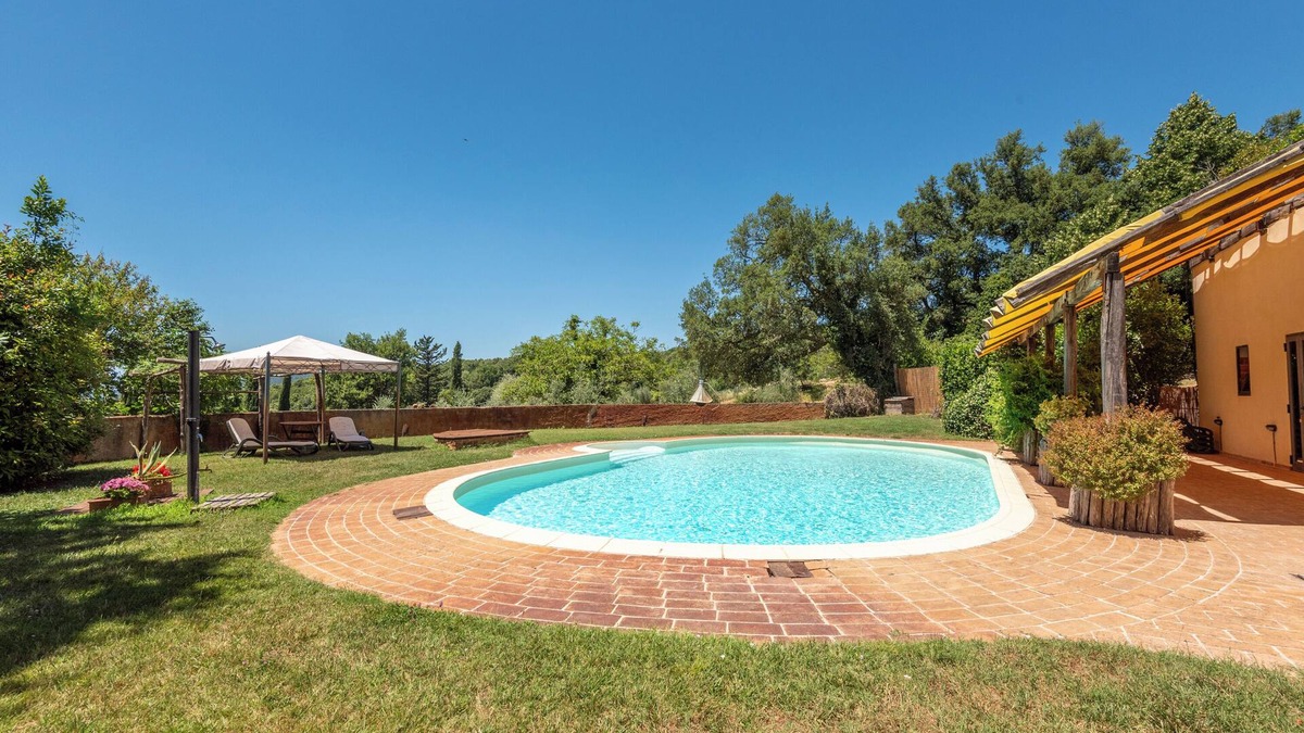 Monticiano Apartment | Room 'Podere Marroneto - Camera 3' with Mountain View, Shared Pool and Wi-Fi