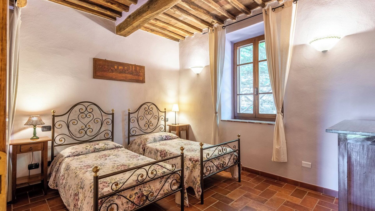 Monticiano Apartment | Room 'Podere Marroneto - Camera 1' with Mountain View, Shared Pool and Wi-Fi