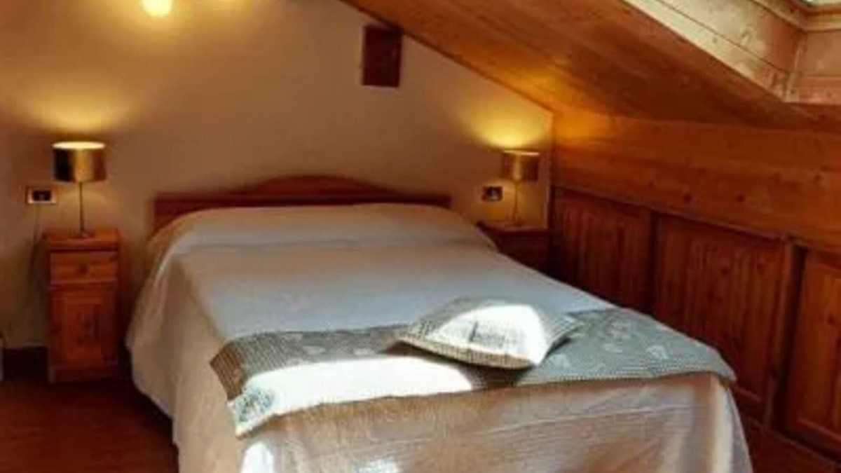 Santo Stefano dʼAveto Apartment | Room 'Primula' with Mountain View, Shared Pool and Wi-Fi