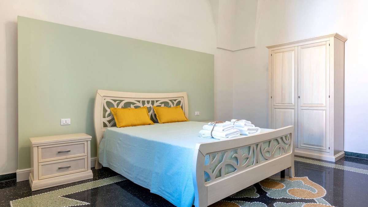 Pulsano Apartment | Room 'Primo Piano - Camera 1' with Private Garden, Wi-Fi and Air Conditioning