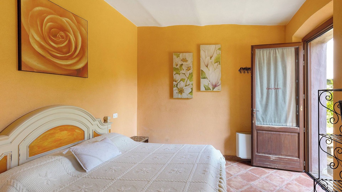 Campagnolo Apartment | Room 'Quadrupla Comfort 1' with Shared Terrace, Wi-Fi and Air Conditioning