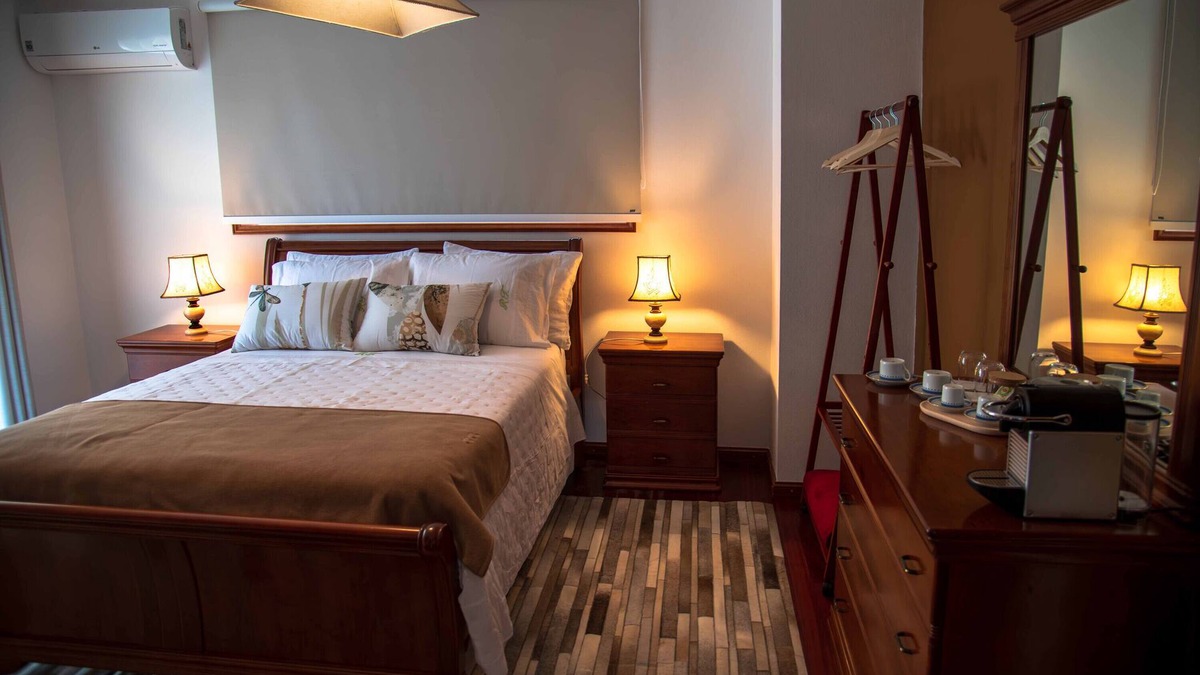 Macedo de Cavaleiros Apartment | Room 'Quarto Ferreirinha' with Mountain View, Wi-Fi and Air Conditioning