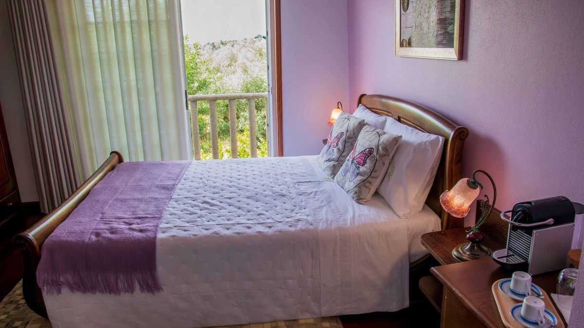 Macedo de Cavaleiros Apartment | Room 'Quarto Matos' with Mountain View, Wi-Fi and Air Conditioning