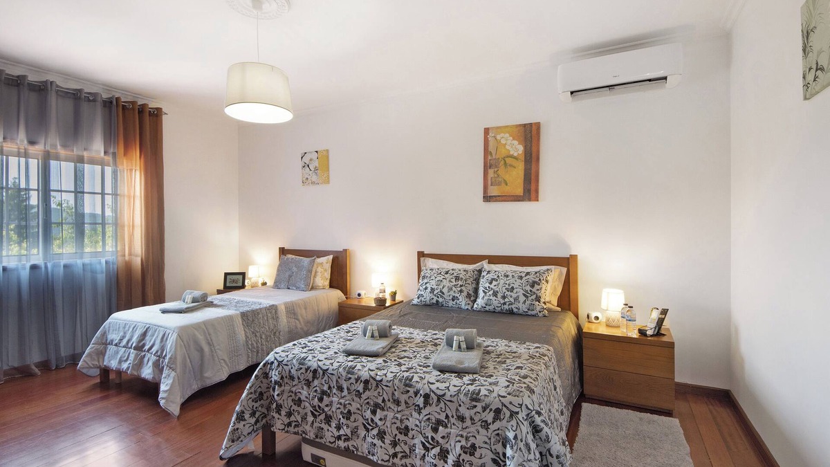 Arouca Apartment | Room 'Quarto 1 2 3' with Mountain View, Wi-Fi and Air Conditioning