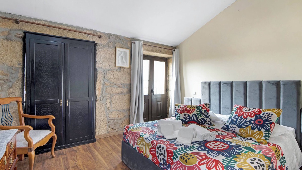 Armamar Apartment | Room 'Quarto 1 - Gojim Casa Rural' with Mountain View, Wi-Fi and Air Conditioning