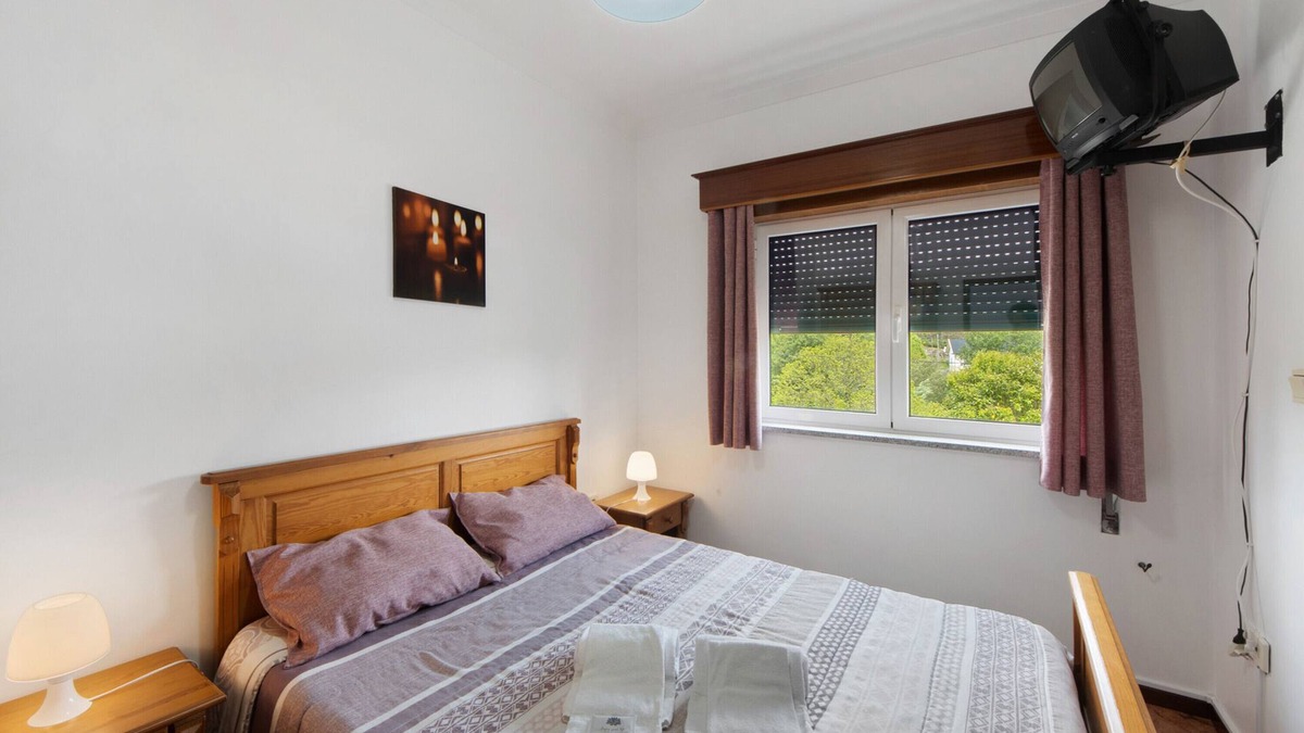 Castro Daire Apartment | Room 'Quarto 1 - Jorge Galinheiro' with Mountain View, Shared Garden and Wi-Fi