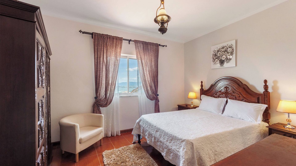 Provesende Apartment | Room 'Quarto 2 - Jesus' with Mountain View, Wi-Fi and Air Conditioning
