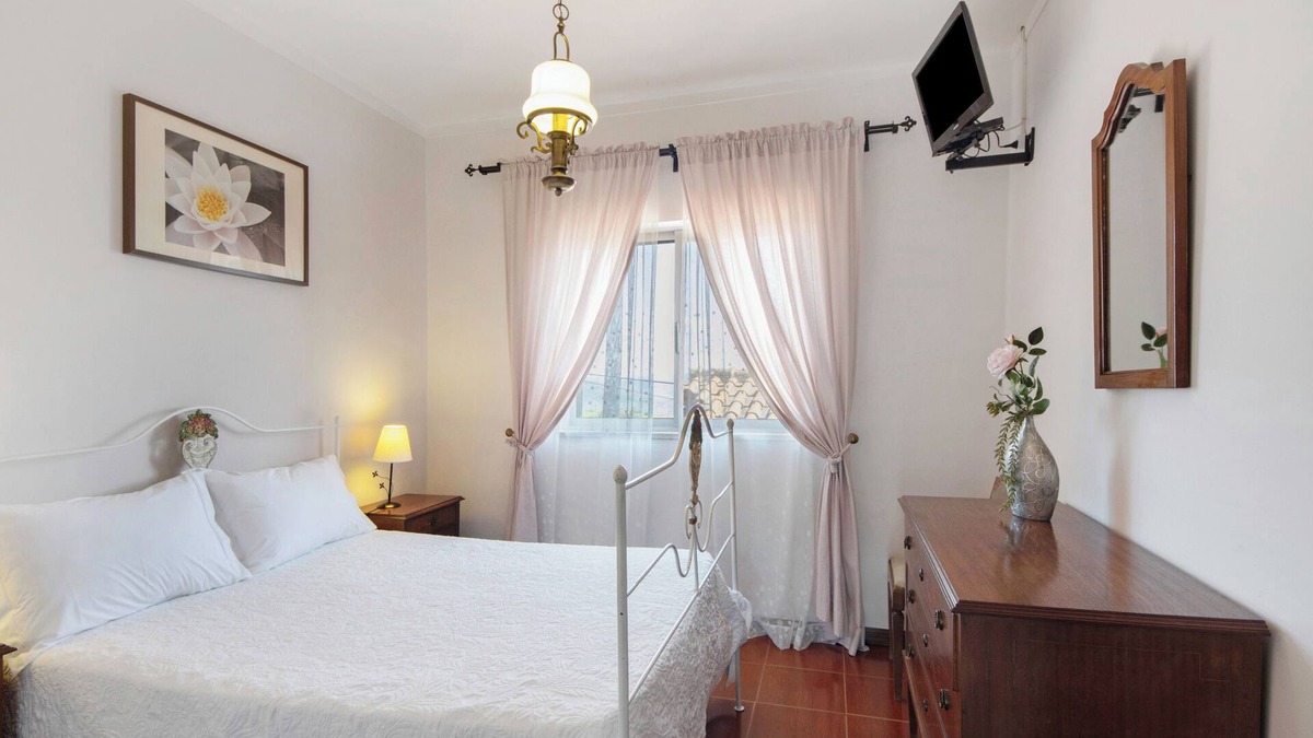 Provesende Apartment | Room 'Quarto 3 - Casa Da Jesus' with Mountain View, Wi-Fi and Air Conditioning