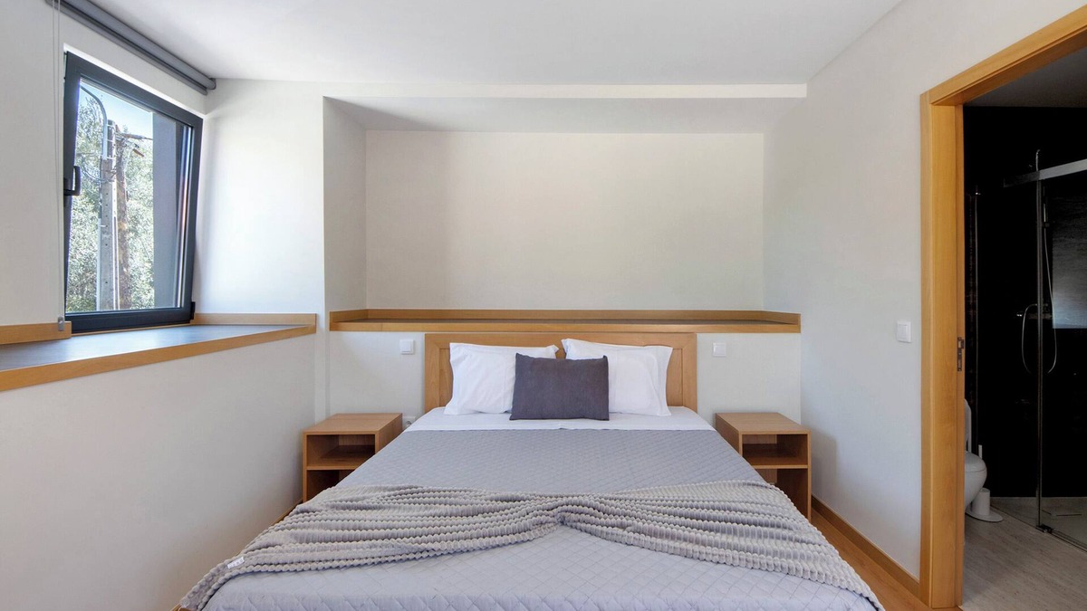 Rossas Apartment | Room 'Quarto 4' with Mountain View, Wi-Fi and Air Conditioning