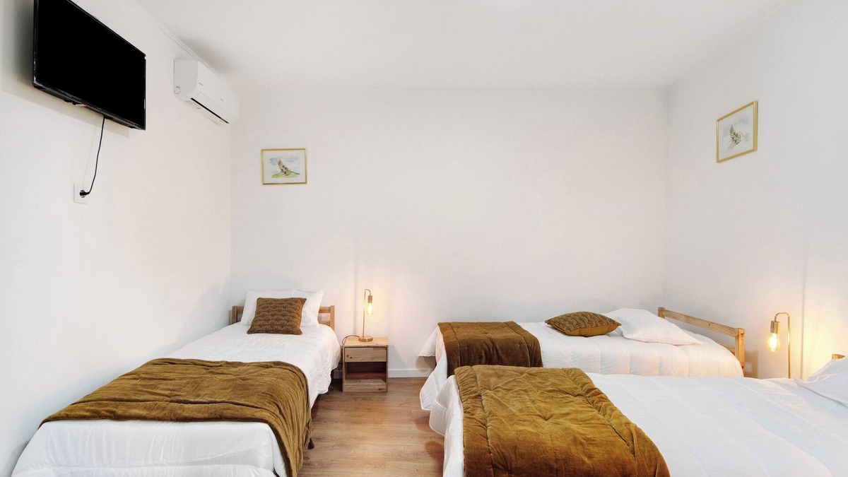 Coimbra Apartment | Room 'Quarto 5 Piso Superior - Quinta Df' with Mountain View, Wi-Fi and Air Conditioning